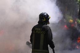 Notte di fuoco nel Salernitano: incendio nell'impianto di stoccaggio dei rifiuti 