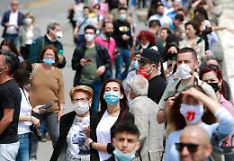 Troppi contagi, ad Afragola mascherina obbligatoria h24