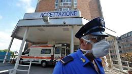 Coronavirus in Campania, in aumento i ricoveri al Cotugno: pronti altri 16 posti letto