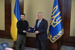 Ucraina, Tajani a Zelensky: «Italia lavora a ottavo pacchetto di aiuti militari»