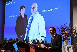 Nobel per la Medicina a Karikó e Weissman per il vaccino anti-Covid