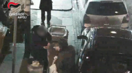 Stretta sui parcheggiatori abusivi, 83 denunciati: spunta il "tariffario"