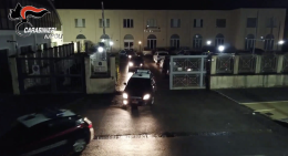 Clan costringeva commercianti ad acquisto gadget, 6 arresti