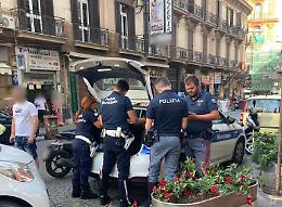 Si impicca nel suo negozio in via Consalvo: «soffriva di depressione»