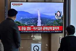 Nord Corea, Seul denuncia lancio 17 missili: "Mai così vicini" 