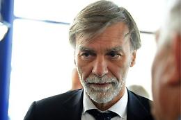 Delrio: «Se vince il No Renzi al Colle»
