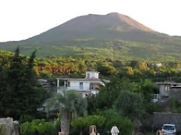 Trecase, va in cerca di funghi ma ha un malore e muore