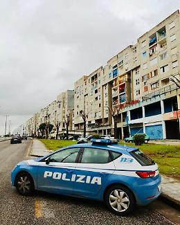 Secondigliano e San Pietro a Patierno, rimossi paletti abusivi e auto abbandonate