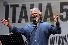Grillo contro <br>i media: «Giuria popolare <br>per balle di tv <br>e giornali»