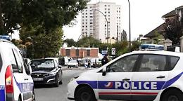 Pugnala i passanti per strada: ucciso dalla polizia
