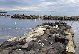 Bimbo annegato a Torre del Greco, mamma a soccorritori: vittima di una rapina