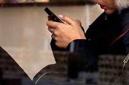 Minaccia 14enne per farsi inviare video hard: arrestato