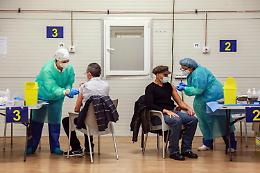 Quarta dose di vaccino in Italia, il parere degli esperti 