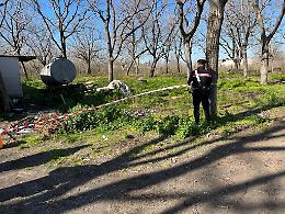 Sequestrato maneggio abusivo con rifiuti speciali