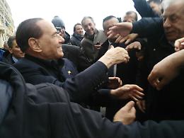 Berlusconi e la Pascale in visita al Cristo Velato, poi bagno di folla sul Lungomare