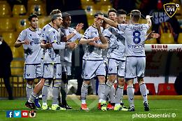 Il Benevento crolla al Vigorito, il Verona cala il tris