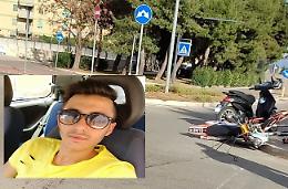 Si schianta contro un palo e muore, Davide aveva solo 22 anni