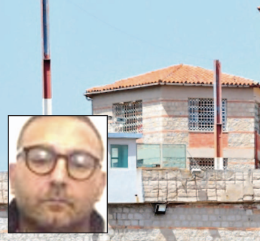 Telefonini in cella per il ras di Pianura