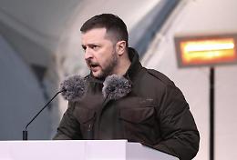 Zelensky: «Russia mobilita altri 300mila soldati». Ucraina, allarme esercito: «Rischiamo crollo»