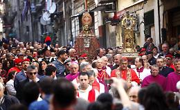 Attesa per il miracolo di San Gennaro, sabato la processione dal Duomo a Santa Chiara