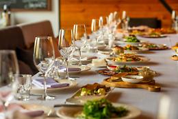 Clienti a pranzo nel locale chiuso, ristoratore sanzionato