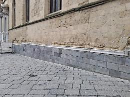 Restaurata e ripulita la scala laterale della chiesa di Santa Chiara