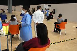 Vaccini Napoli: tre open day Pfizer per fascia 18-59 anni 