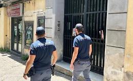 Sorelle sfregiate, la zia al pm: «Avevo solo un casco in mano». Spunta un video