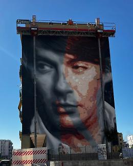 Scampia, Jorit realizza murale dedicato a De Andrè