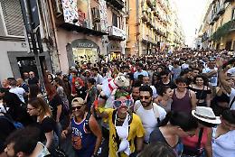 Due giovani insultati e aggrediti dopo Pride Napoli 