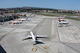 Problemi in volo, atterraggio d’emergenza a Capodichino