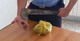 Gragnano, marijuana e roncola in auto: in manette un 31enne