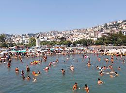 Napoli, piano sicurezza anti-Covid per le spiagge libere