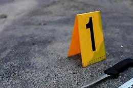 Uccide il coinquilino con 30 coltellate, arrestato