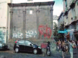 Tornano i graffitari, muri imbrattati dalla Galleria a Villa Lauro