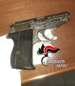 Sorpreso a nascondere una pistola, a Ottaviano arrestato 32enne 