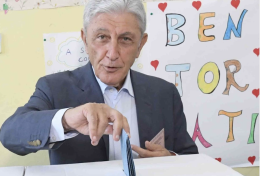 Antonio Bassolino ha votato nel suo seggio a Posillipo
