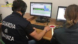 Napoli, sospesi i due vigili arrestati per corruzione