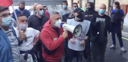 Operai Whirlpool occupano la stazione di Napoli