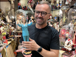 Meloni sul presepe: «Statuina più venduta, come Maradona»