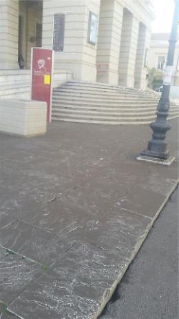 Reggio Calabria coperta dalla cenere dell'Etna