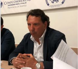 Castellammare di Stabia, negozianti versano 100 euro a testa per il bonus per le famiglie