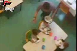 Maltrattamenti sui bambini, arrestata un'altra maestra