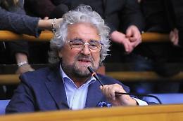 Grillo si schiera con la Raggi senza se e senza ma