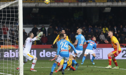 Mertens-Hamsik-gol, il Napoli vince il derby e resta primo