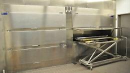 Vive per mesi con il cadavere della compagna sul divano, la macabra scoperta
