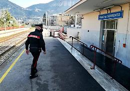 Rapina biglietteria Eav, carabiniere lo fa arrestare da casa