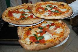 «La pizza napoletana? Sembra chewing gum»: bufera su Briatore
