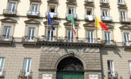 Napoli, niente tasse a chi non licenzia: ok alla delibera anti-crisi
