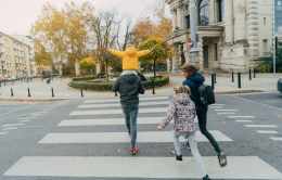 Coronavirus, infermiera positiva a passeggio con la famiglia: denunciata